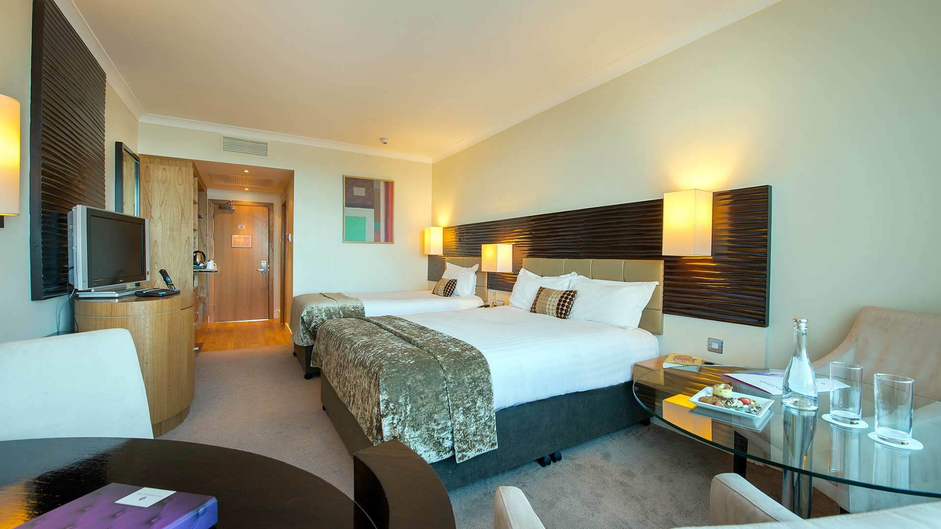 Stylish triple hotel room in cork