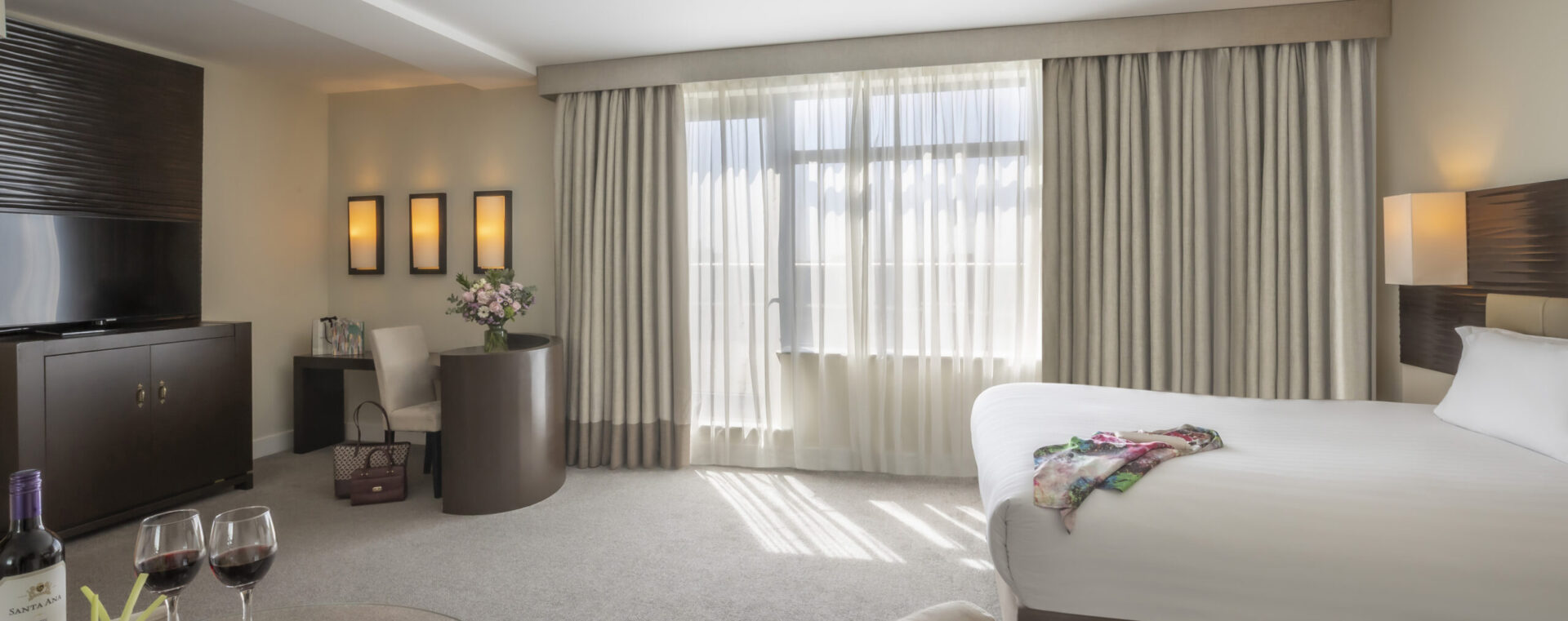 Image of deluxe bedroom at Cork International Hotel