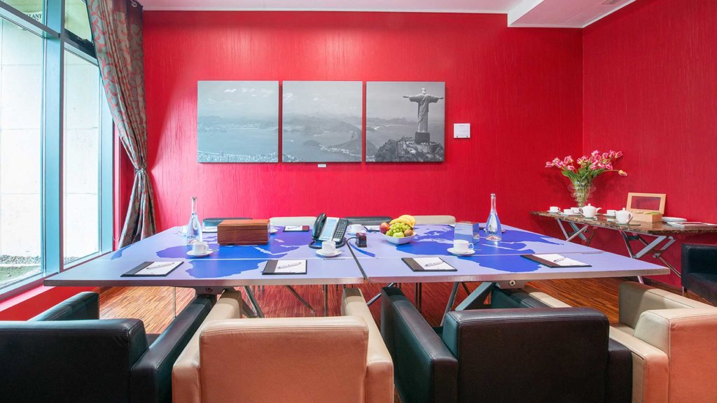 Rio meeting room with boardroom desk and chairs in vibrant colours at Crok international hotel
