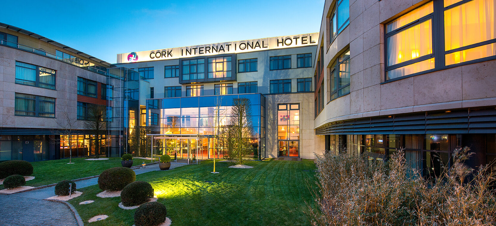 Cork International Hotel by night