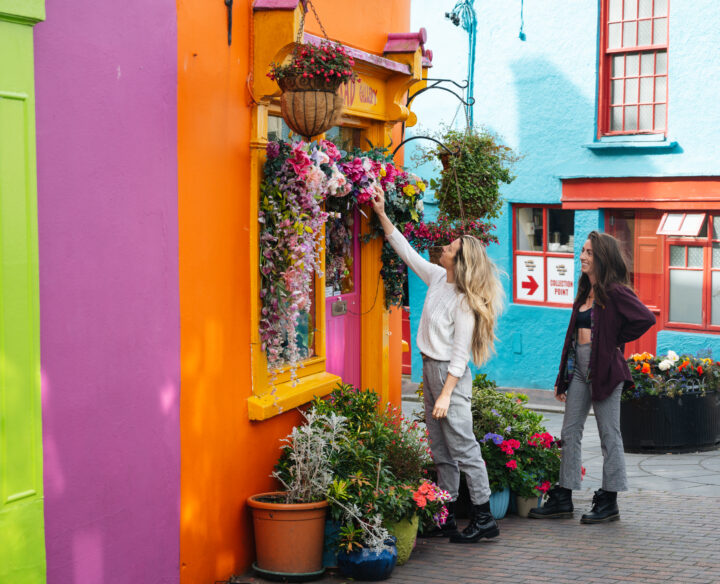 Couple shopping in Kinsale in Cork 15 Minutes from Cork International HOtel